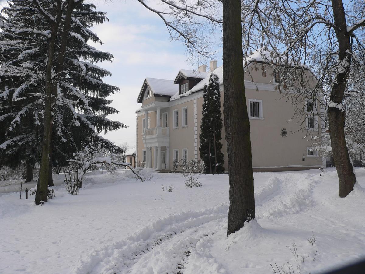 Dwor W Odonowie Exterior foto